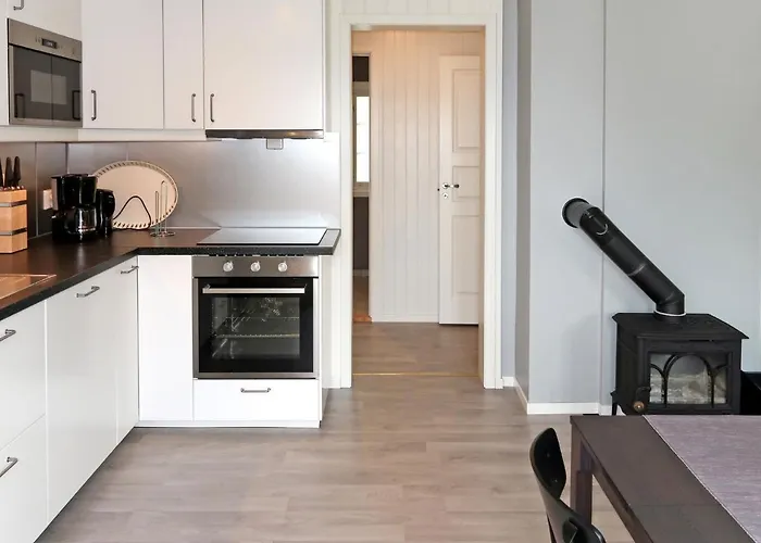 בית נופש Nesholmen By Interhome Leirvik (Sogn og Fjordane)